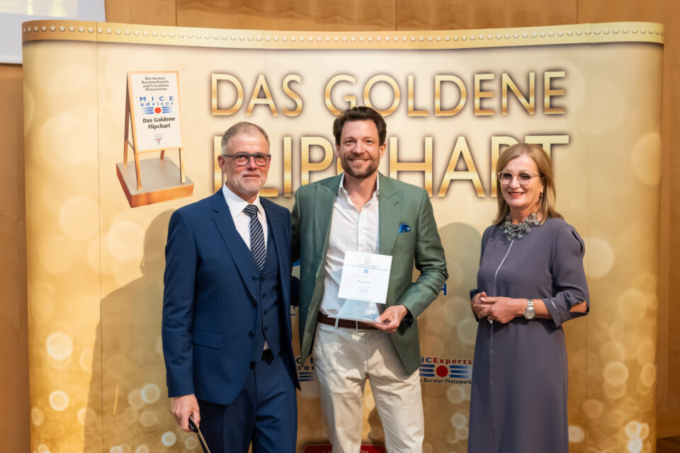 Michael Ploberger bei der Verleihung des Goldenen Flipcharts, der Auszeichnung für herausragende Seminarhotels in Österreich.